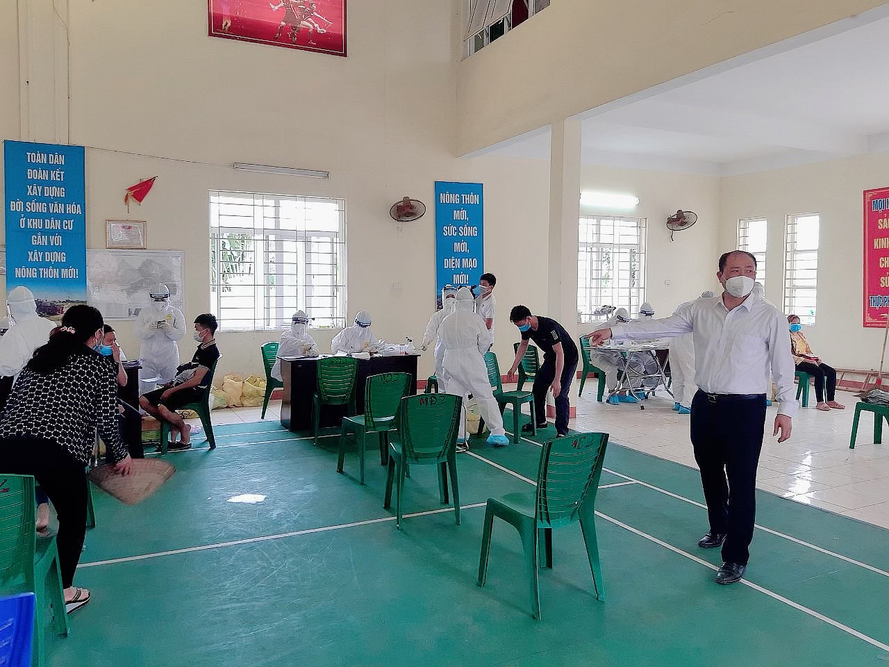 Bắc Giang huy động cả hệ thống chính trị và người dân vào cuộc quyết liệt, đồng bộ Chuẩn bị sẵn sàng các điều kiện kích hoạt Bệnh viện dã chiến số 2 để ứng phó với dịch bệnh